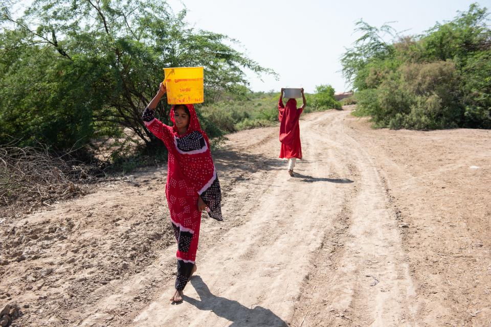 Saima and Sanam fetching from a water pump and taking the water home,Peer of Jhalo on coastal area, Sind, Pakistan Photo credit: Muhammad Usman Ghani / IWMI