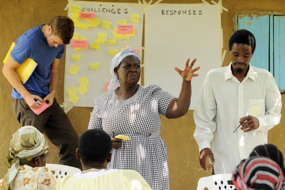 SROI workshop in Othide village, western Kenya.     Credit: ©2011CIAT/NeilPalmer