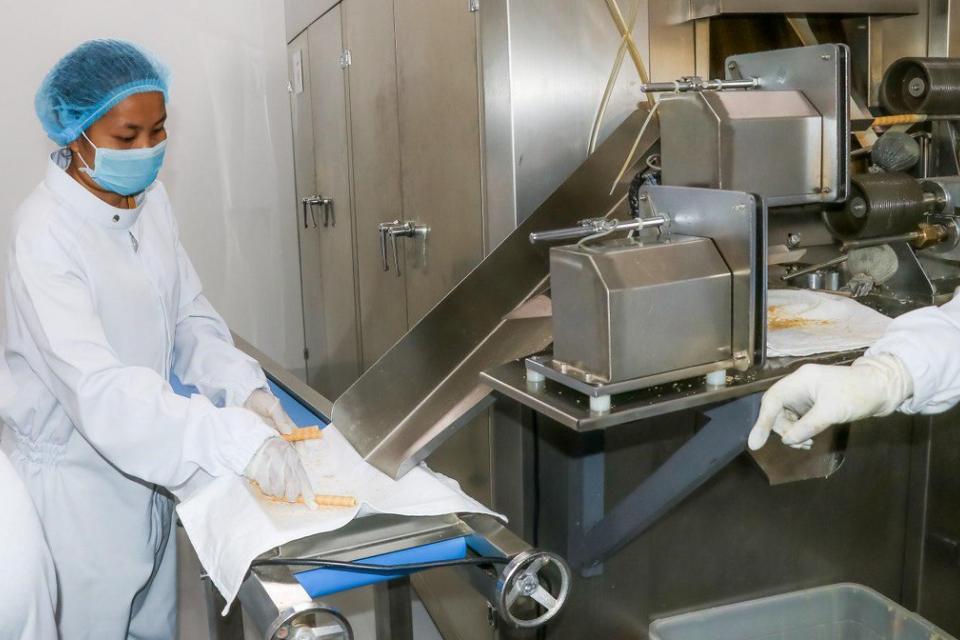 Women and nutrition-sensitive aquatic food system innovations